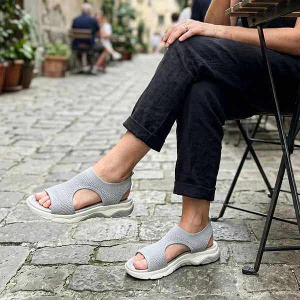 Lía - Breathable sandals with open toe