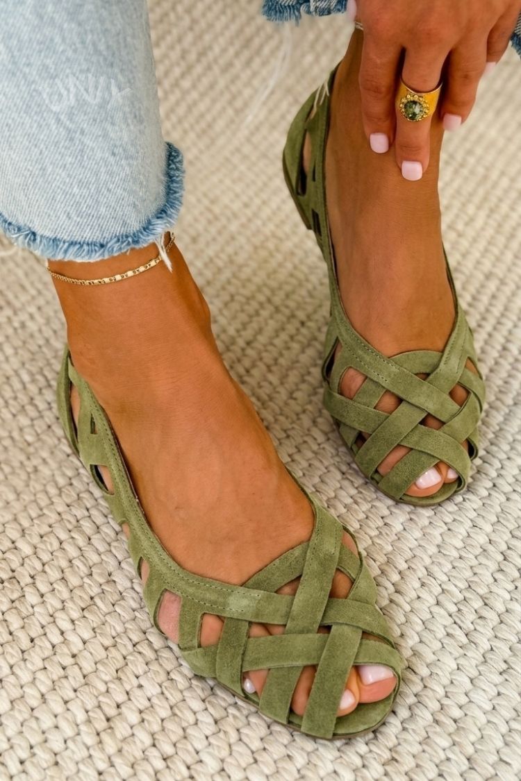 Venice | Crossover Flat Sandals