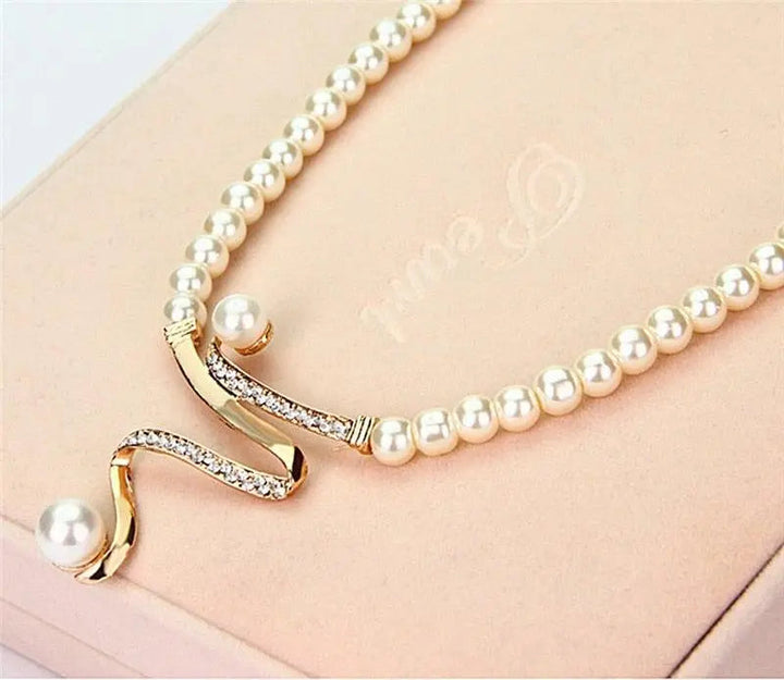 Mila | Pearl Jewelry Set with Elegant Appearance for Timeless Occasions