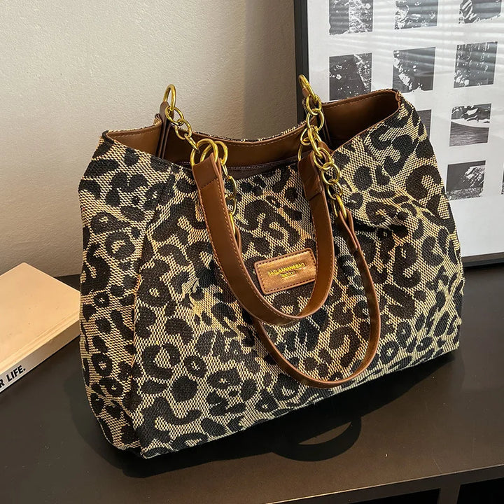 Lisanne | LUXURIOUS HANDBAG WITH PANTHER PATTERN