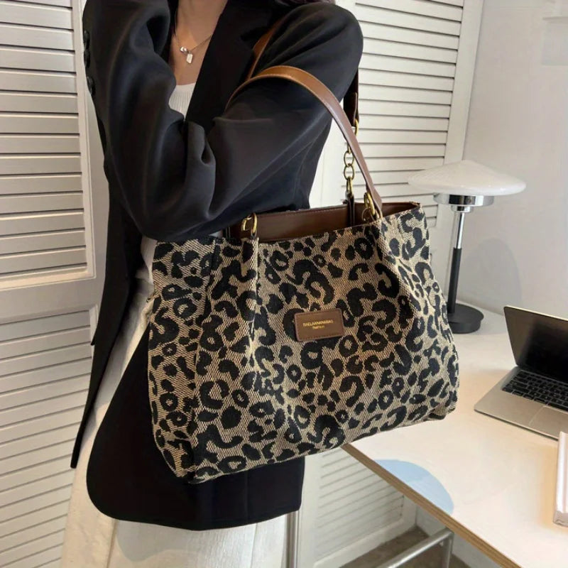 Lisanne | LUXURIOUS HANDBAG WITH PANTHER PATTERN