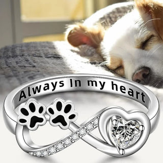 Ring with zirconia in the shape of a paw with a design in the form of a heart and infinity