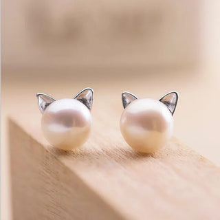 VIOLY | CAT-SHAPED PEARL EARRINGS