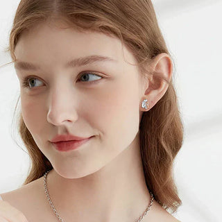 LEILA | CAT CUDDLE STUD EARRINGS