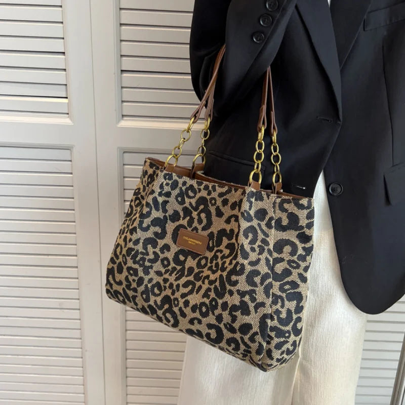 Lisanne | LUXURIOUS HANDBAG WITH PANTHER PATTERN