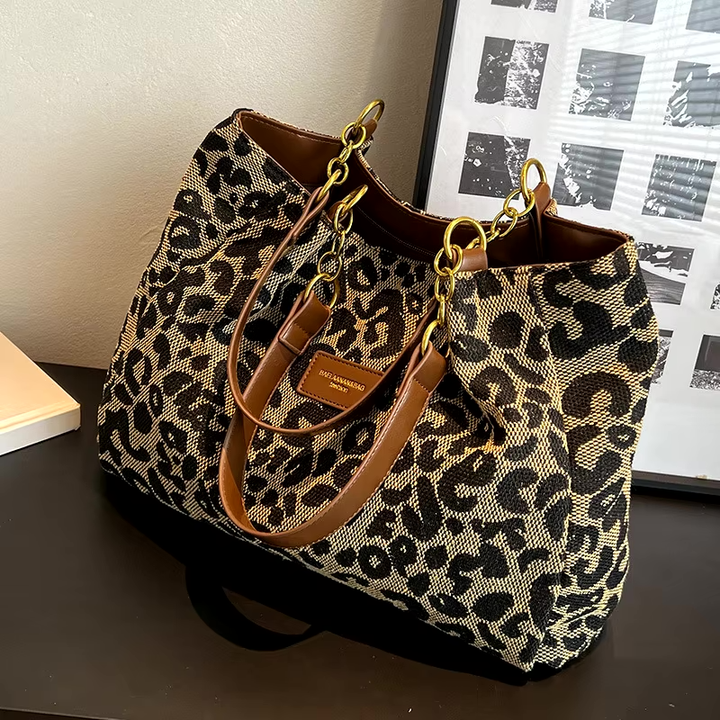 Lisanne | LUXURIOUS HANDBAG WITH PANTHER PATTERN