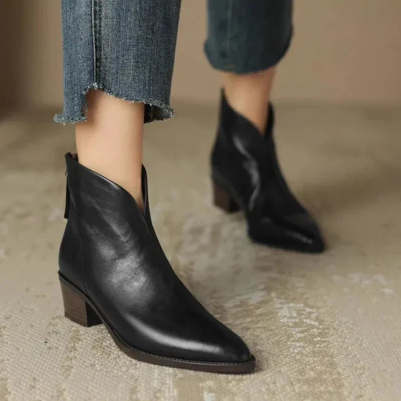 MEA | POINTED-TOE ANKLE BOOTS