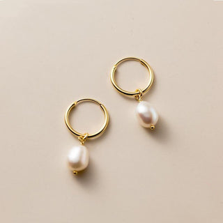 BELLIE | PEARL HOOP EARRINGS