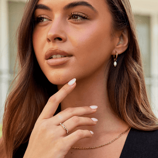BELLIE | PEARL HOOP EARRINGS