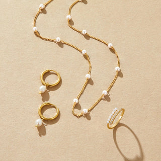 BELLIE | PEARL HOOP EARRINGS